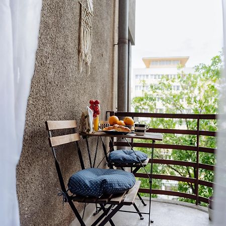 Petite Maison Sur Le Boulevard Букурещ Екстериор снимка