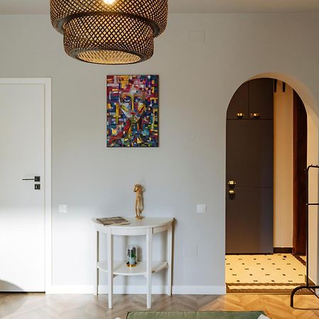 Petite Maison Sur Le Boulevard Букурещ Екстериор снимка