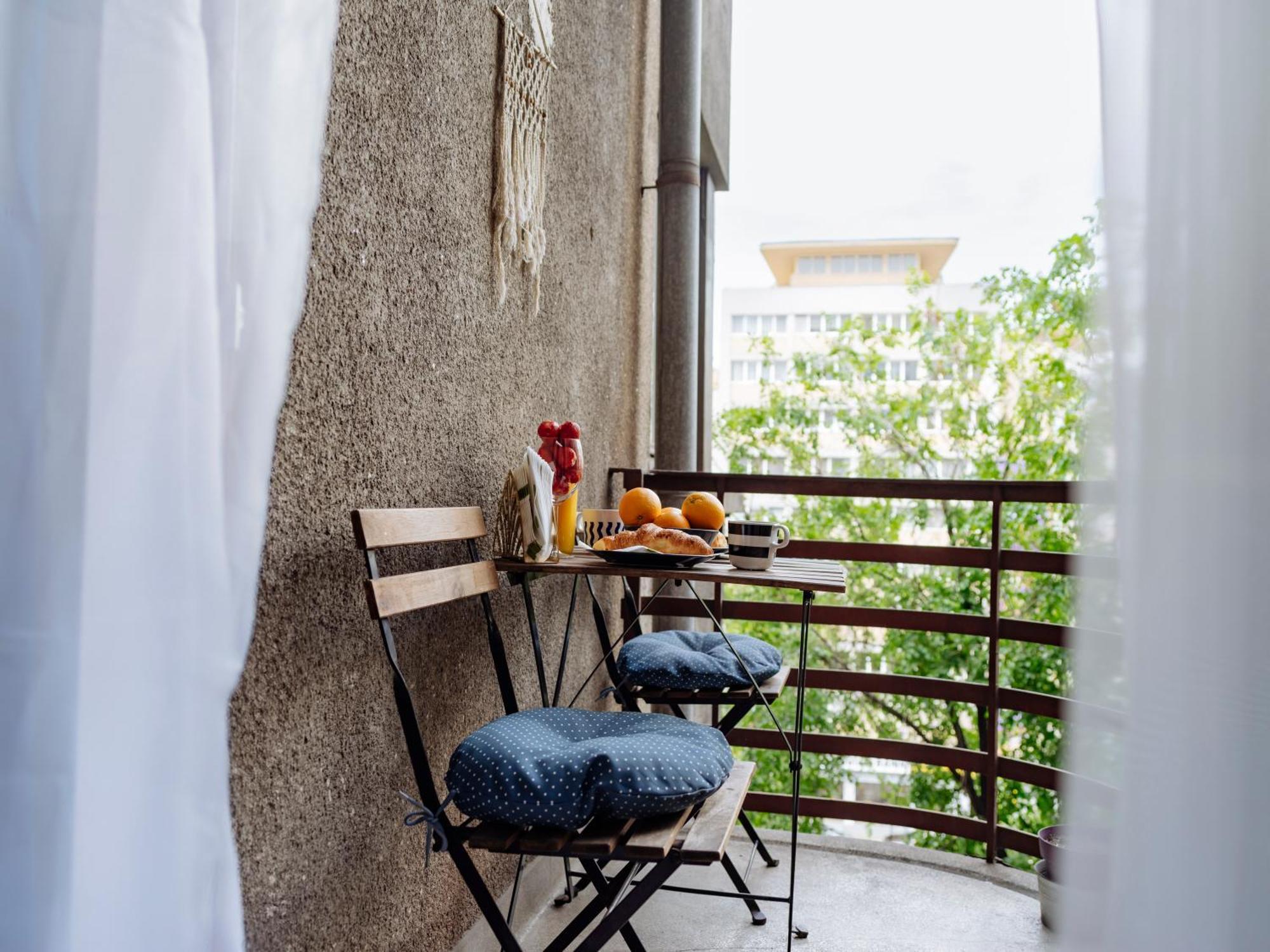 Petite Maison Sur Le Boulevard Букурещ Екстериор снимка