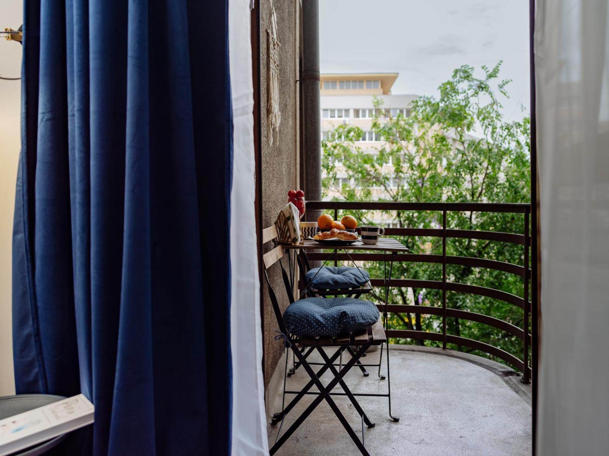 Petite Maison Sur Le Boulevard Букурещ Екстериор снимка