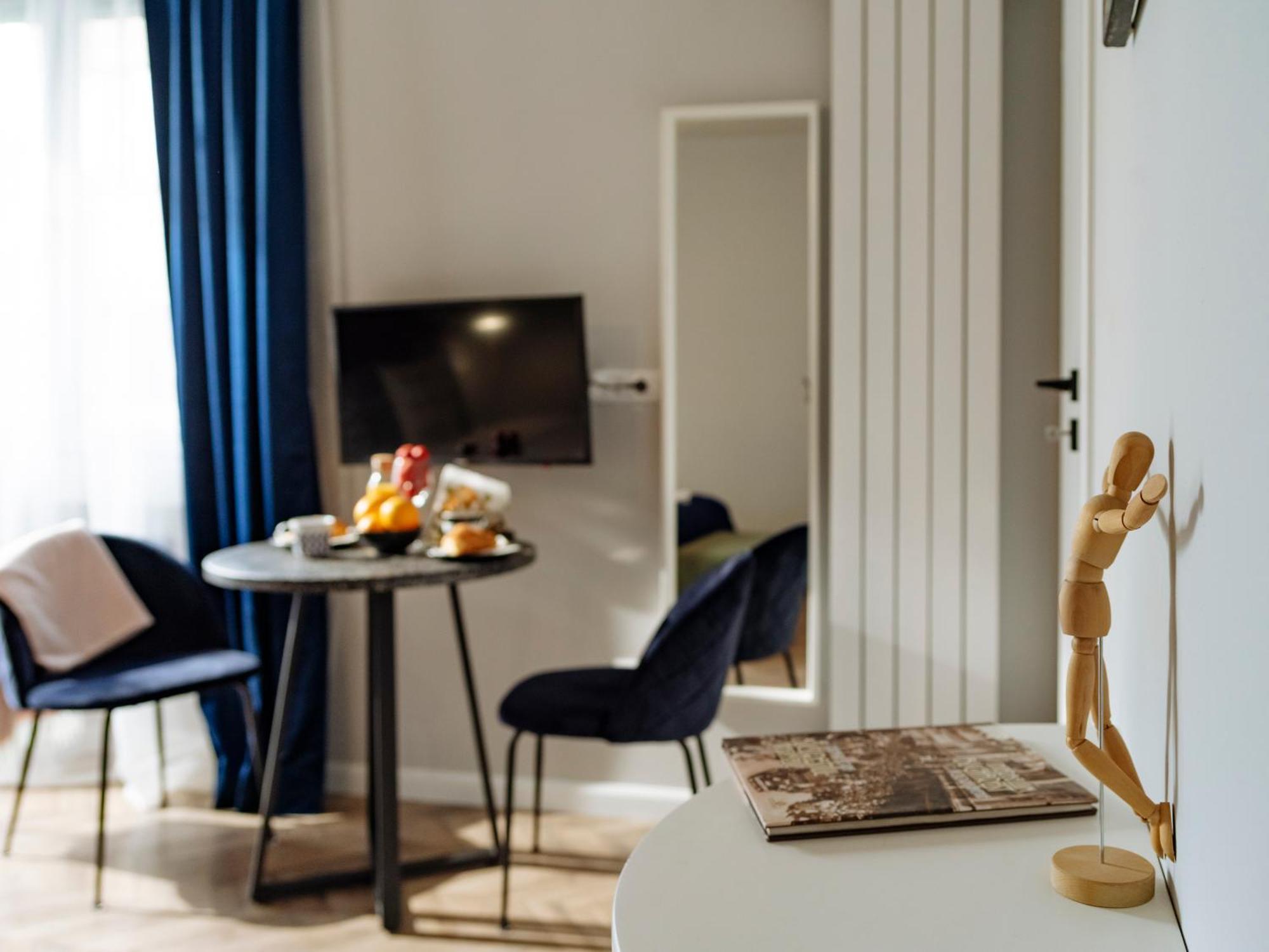Petite Maison Sur Le Boulevard Букурещ Екстериор снимка