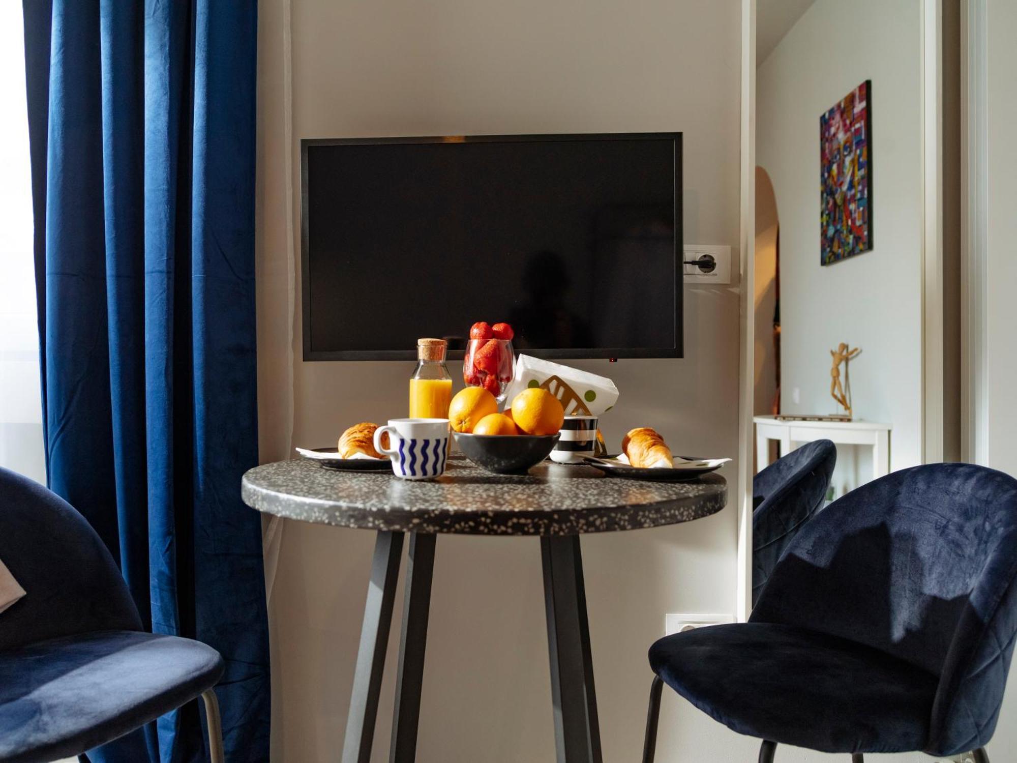 Petite Maison Sur Le Boulevard Букурещ Екстериор снимка