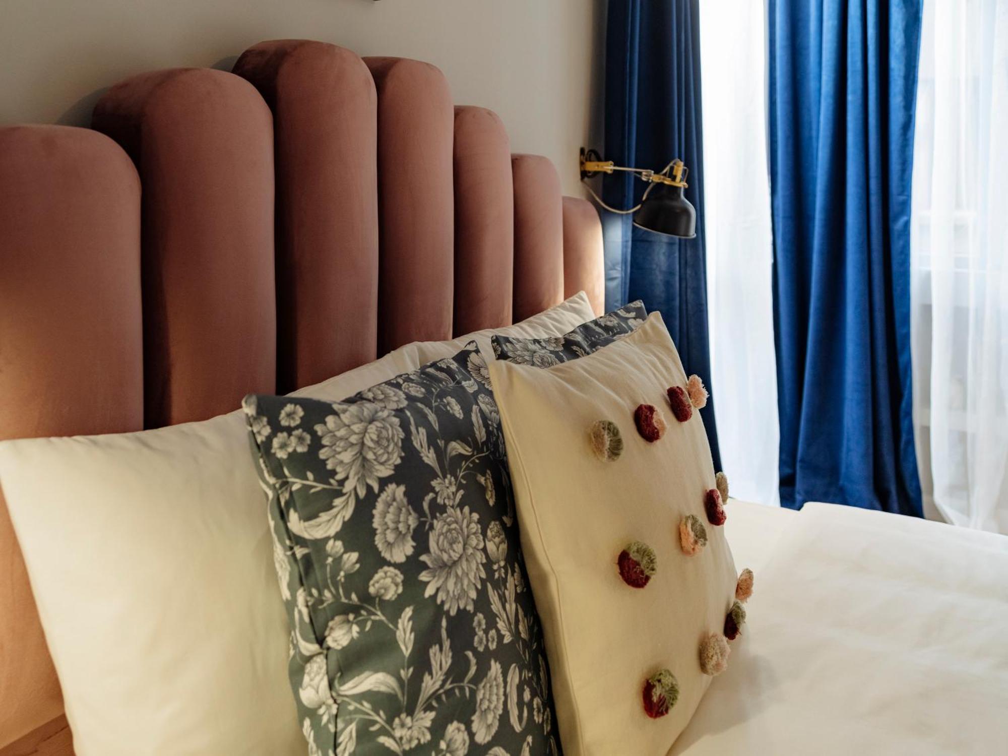 Petite Maison Sur Le Boulevard Букурещ Екстериор снимка