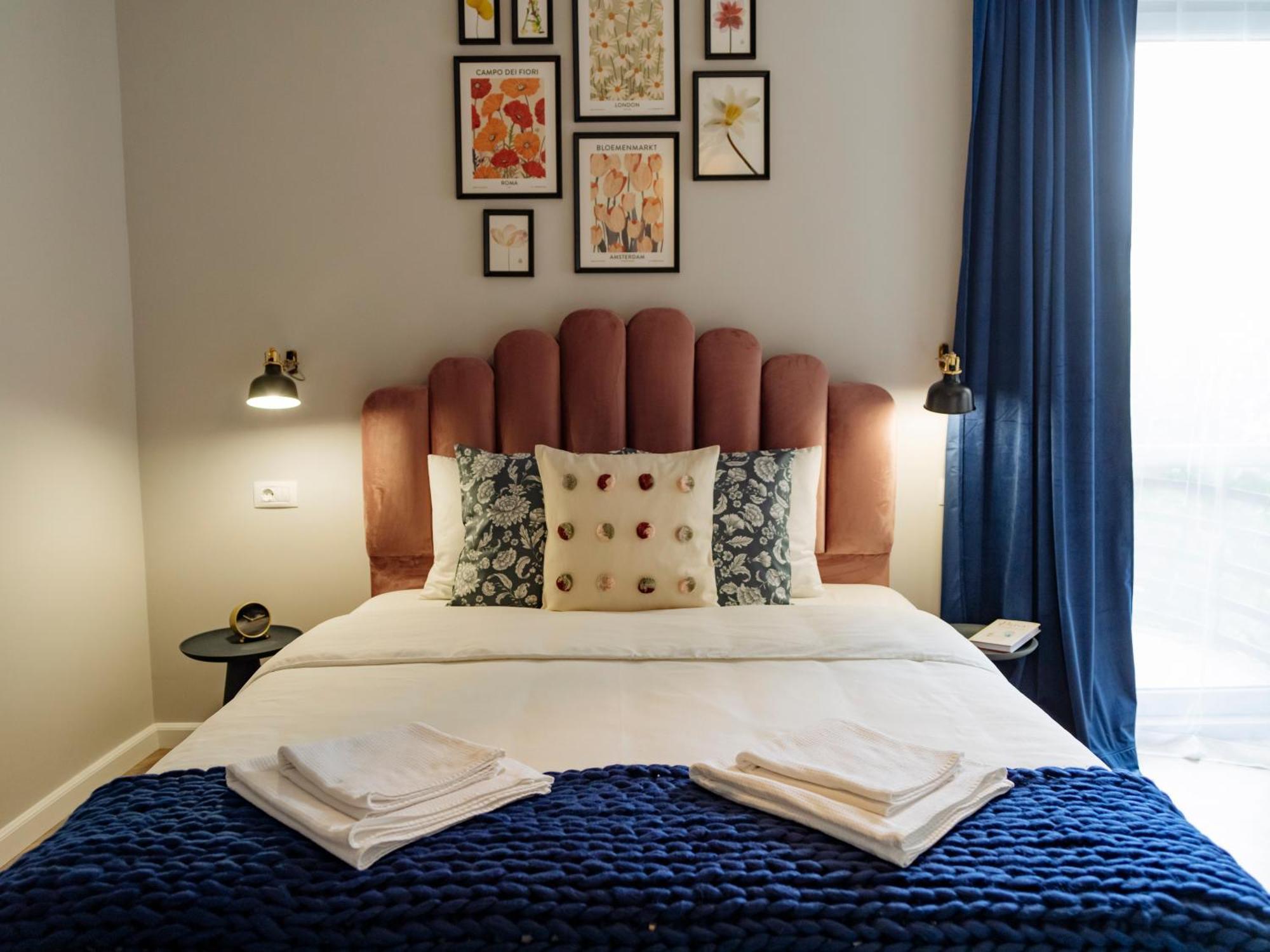 Petite Maison Sur Le Boulevard Букурещ Екстериор снимка