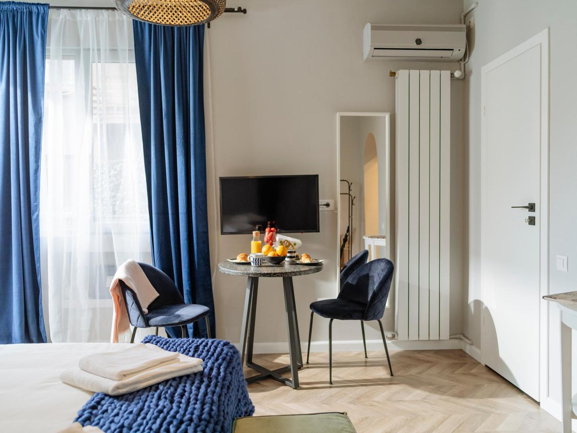 Petite Maison Sur Le Boulevard Букурещ Екстериор снимка