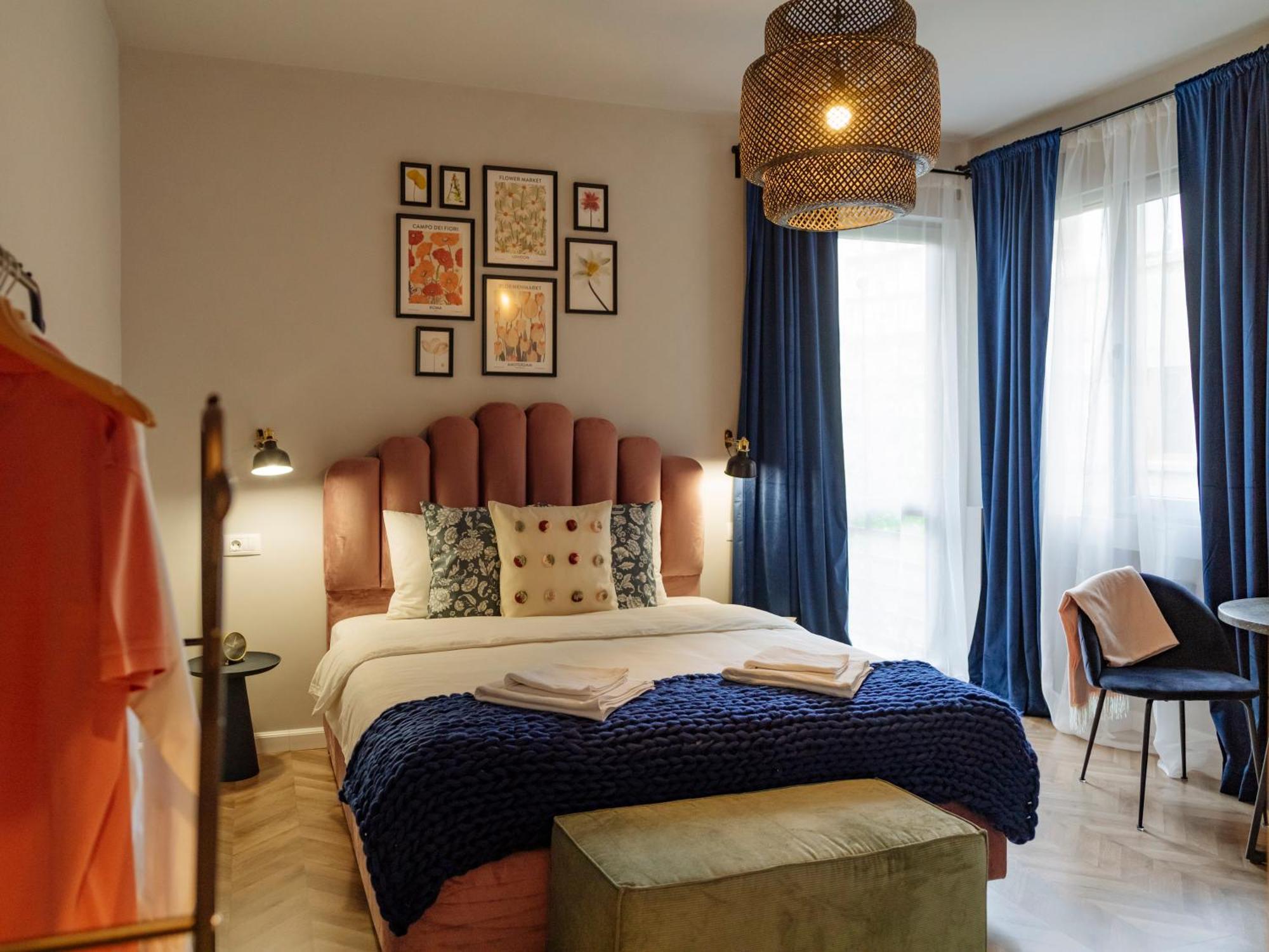 Petite Maison Sur Le Boulevard Букурещ Екстериор снимка