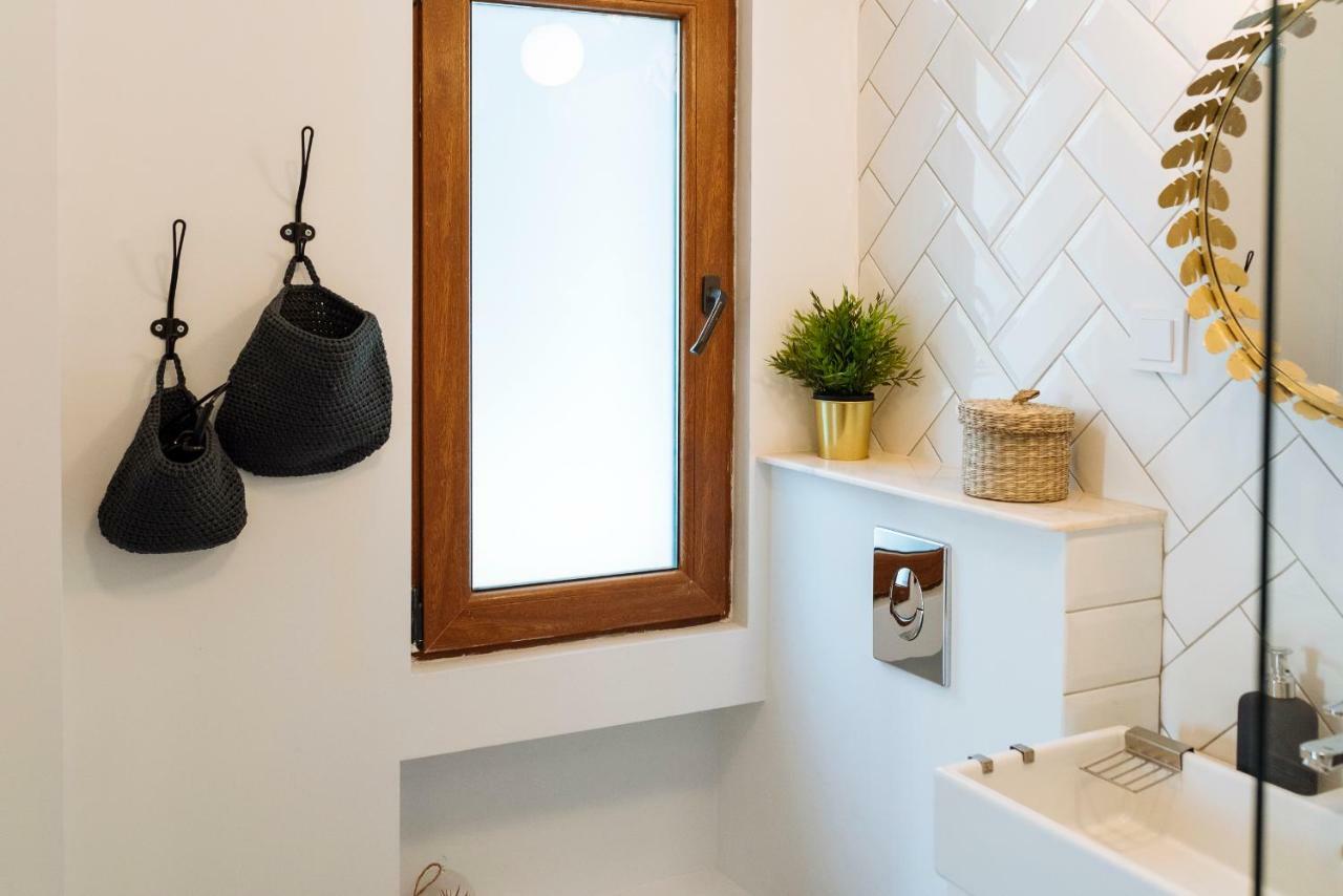 Petite Maison Sur Le Boulevard Букурещ Екстериор снимка